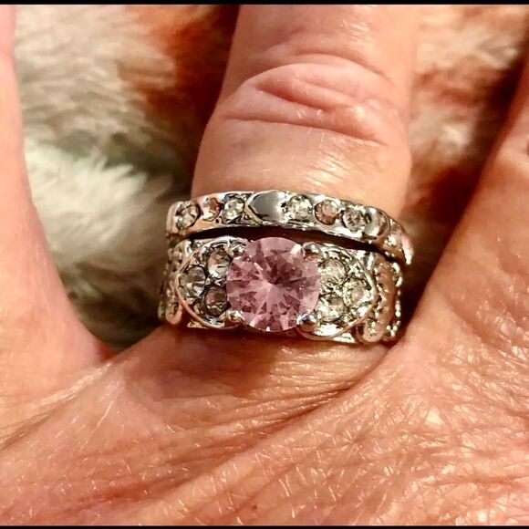 Women’s Fashion Ring - Picture 2 of 6